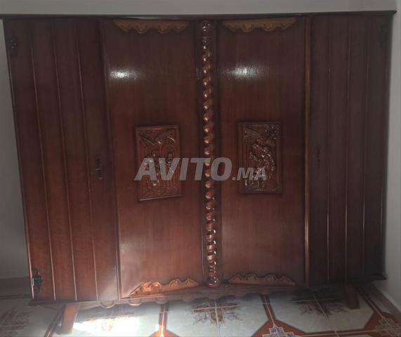 غرفة نوم بتصميم أوروبي كلاسيكي