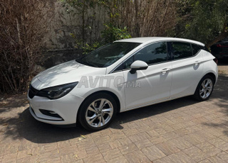 Opel Astra Diesel Automatique 10-2019 à Casablanca