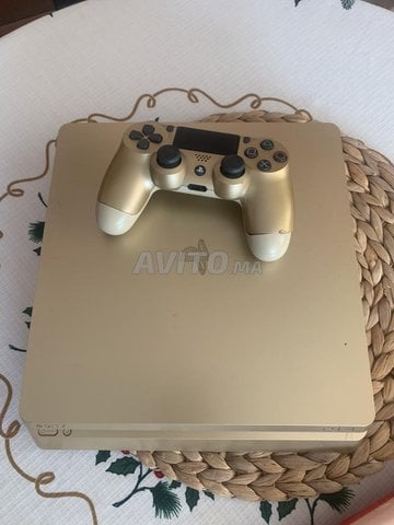 PS4 dorée 