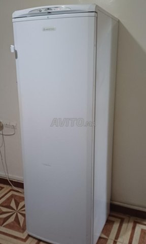 Congélateur armoire Ariston268l - 7 tiroirs - A1
