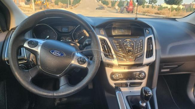voiture ford focus en très bon état 
