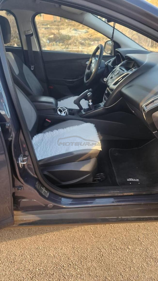 voiture ford focus en très bon état 