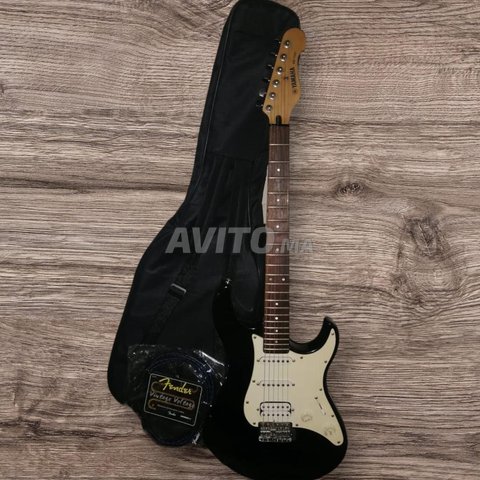 Guitare électrique Yamaha EG112C 