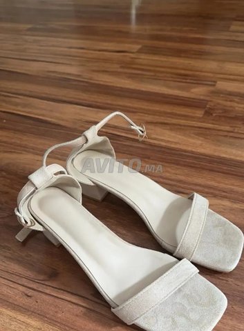 sandales neuf, noires et beige toutes les tailles 