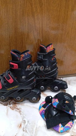 patin à roulettes/ skates / سكيات