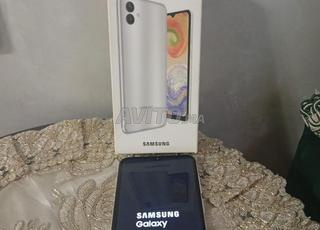Samsung Galaxy A04  64 g ba9i naki 