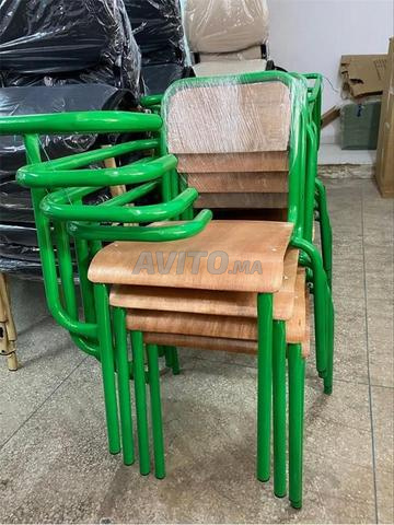 Chaises et tables de scolaire bon prix A 
