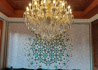 Lustre en bronze avec cristal.