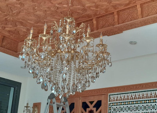 Lustre en bronze avec cristal.