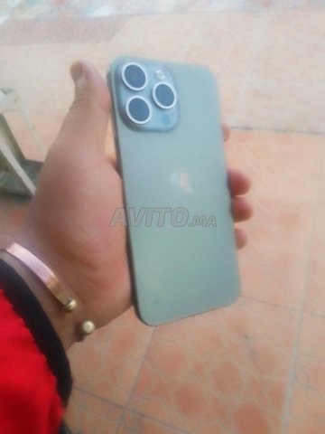 iPhone 15 pro max Hay copie khdam 3 moin 