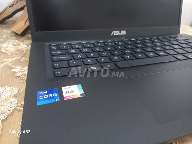 ASus VivoBook core i7 11em gen 16GB RAM 512GB SSD