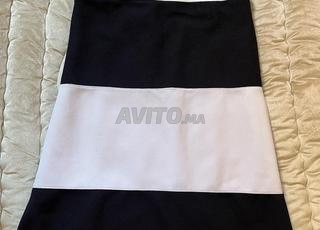 robe noire et blanche