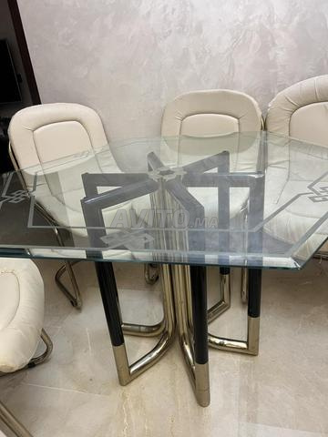 salle a manger luxueuse en verre ronde - 2