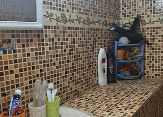 سفلي للبيع مع سطح حر مبني