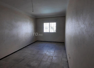 Appart neuf moyen stand à bouskoura 