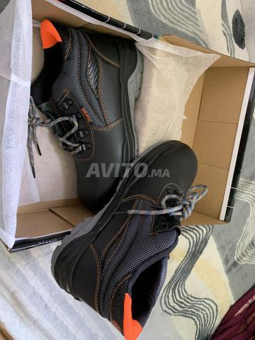 حذاء انيق وواقي