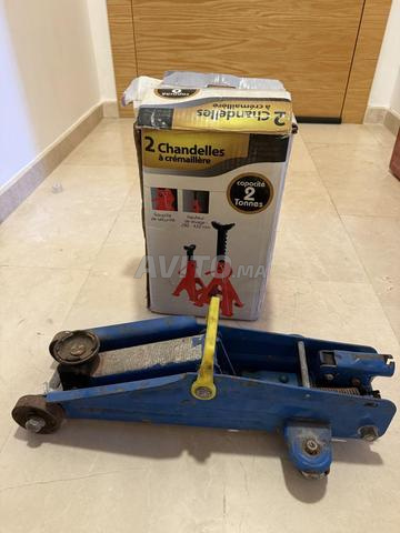 4 chandelles à crémaillère et crique 2 tonnes