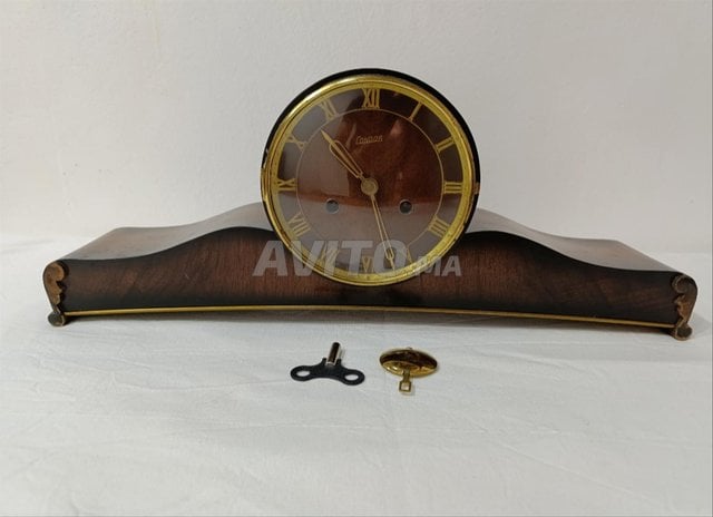  horloge de bureau mécanique en bon état 