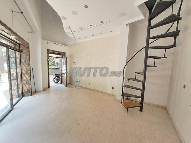 Location d'un magasin très bien situé  - 2