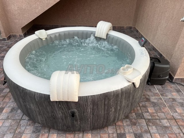 jacuzzi SPA intex 6 places gonflable etat neuf