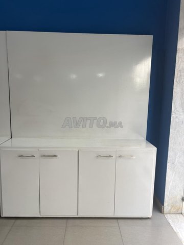 Meuble de rangement avec plaque arriere