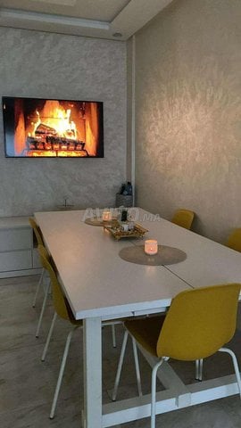 Table à manger avec 6 chaises – Excellent état