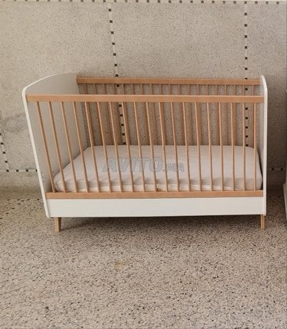 lit bébé en bon état 