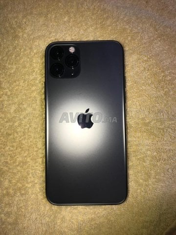 Iphone 11 pro en très bon état comme neuf 