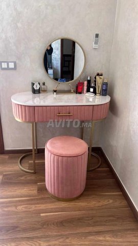 coiffeuse avec miroir et pouf