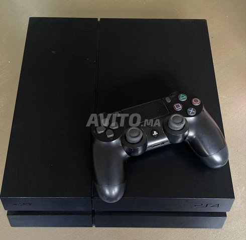 PLAYSTATION 4 