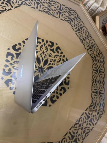MAcbook air 13inch core i5 2014 cycle 550