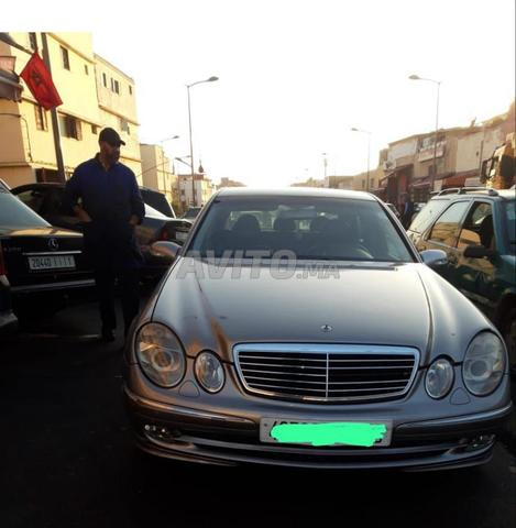 Mercedes-Benz 220 Diesel Automatique 2002 à Rabat - 2