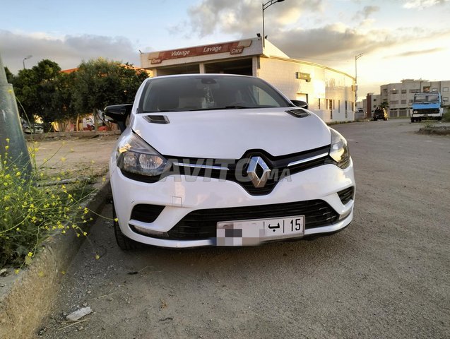 clio4 TT options jamais accidenté et New 