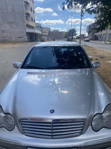 Mercedes-Benz 220 Diesel Manuelle 2003 à Kénitra