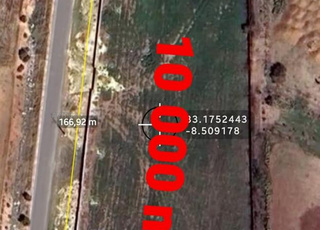 Terrain sur route goudronnée fahs