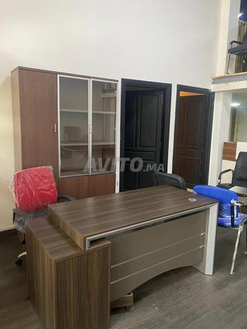 bureau en bois avec routeur et caissons - 2