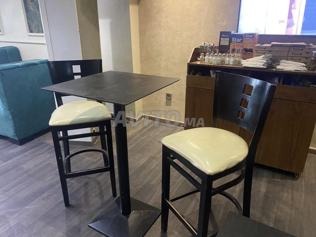 tabouret et table a vendre