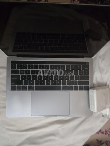 macbook pro touch bar i7 