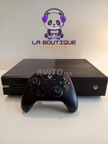 XBOX ONE AVEC UNE MANETTE ETAT PARFAIT