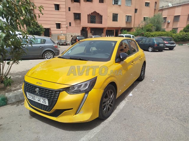 Peugeot 208 full option