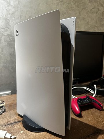 Play 5 standard avec lecteur en tres bon etat 