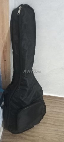 Guitar acoustique full-black