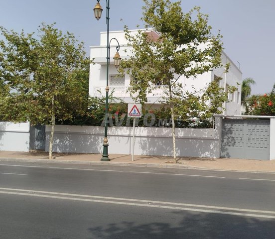 فيلا 568 متر مربع حي الطيران (على شارع رئيسي)