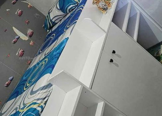 2. Lit avec bureau et placard