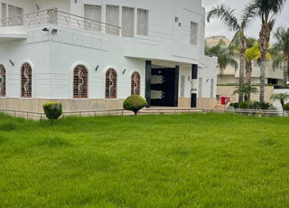 فيلا فاخرة للبيع