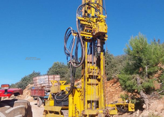 آلة حفر الابار