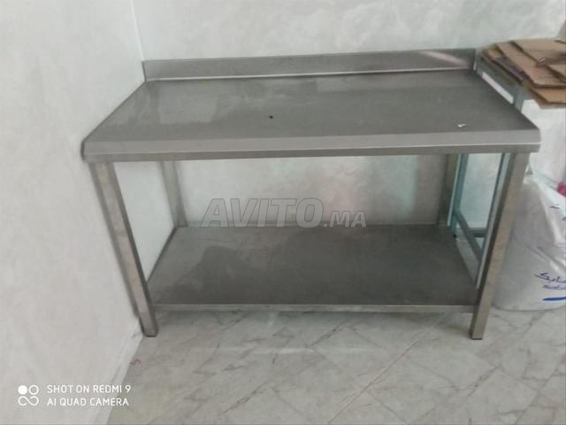 table inox et support pour fruit de jus 