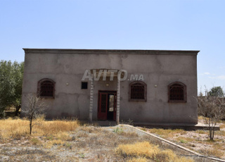 terrain de 2300 m2 et maison semi fini de 225 m2