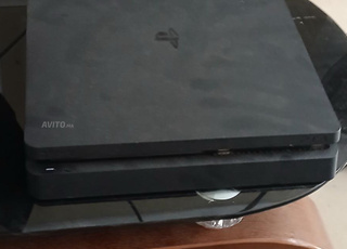 Ps4 slim bon état b 3 comptes 