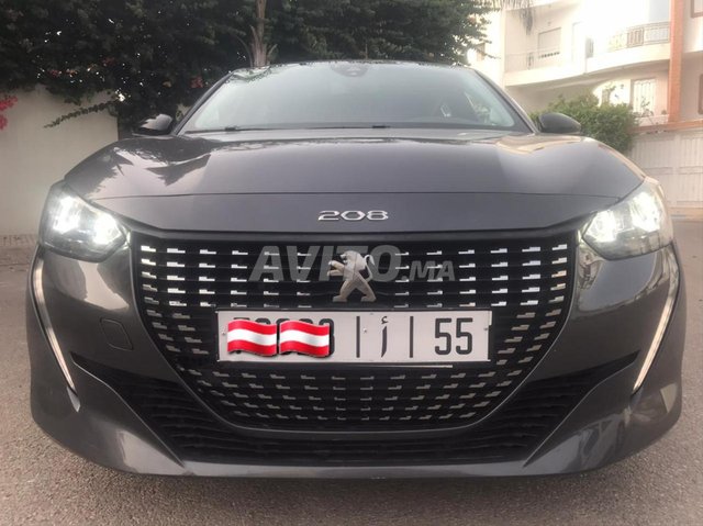 PEUGEOT 208 modèle 2022 diesel Km 100 000 